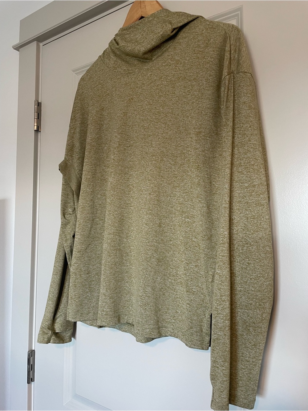 Athleta Uptempo ll Hoodie Sweatshirt Lightweight Hooded Top in Green